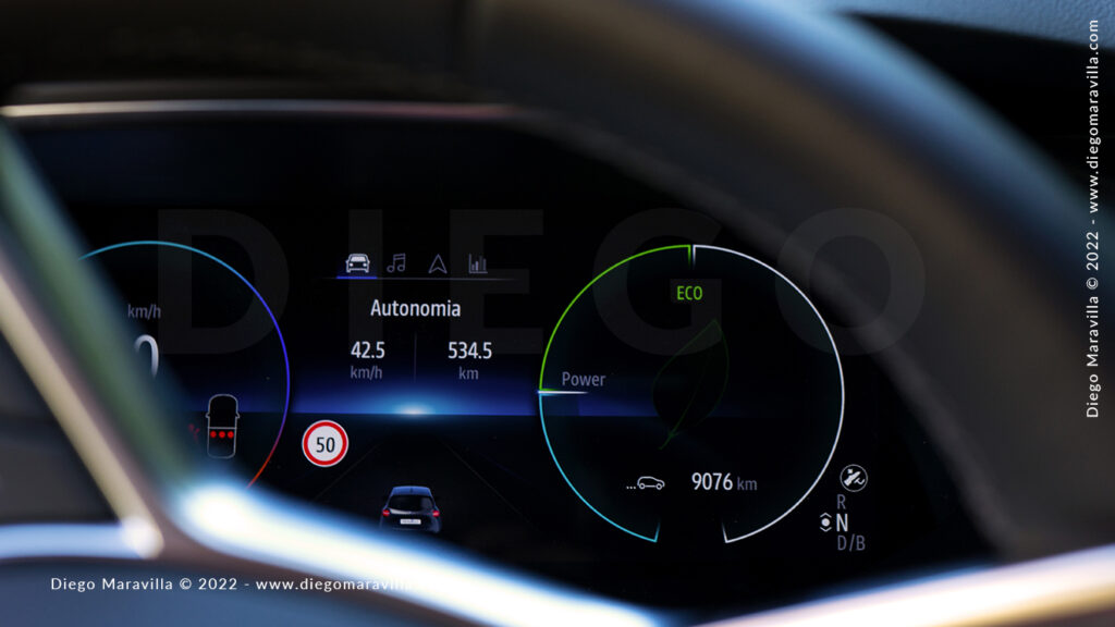 Electric car display with information on the steering wheel